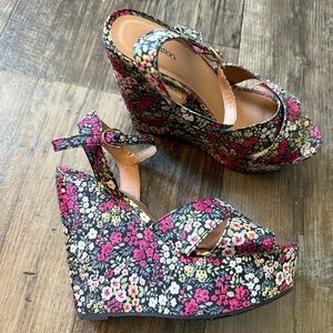 Target Floral Wedges